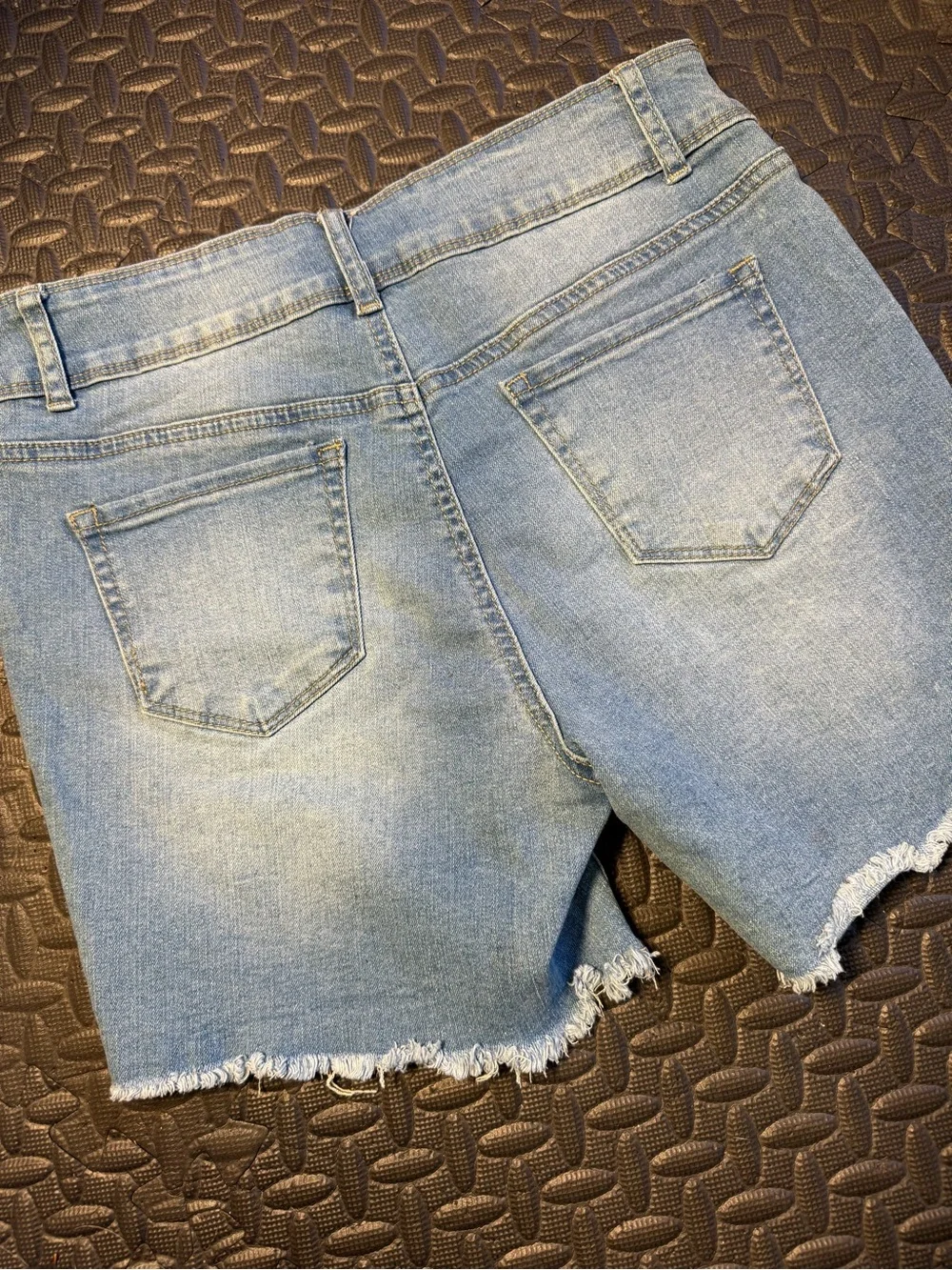 NWT Honey & Bristle Light Wash Distressed Denim Shorts Size 12 Petite